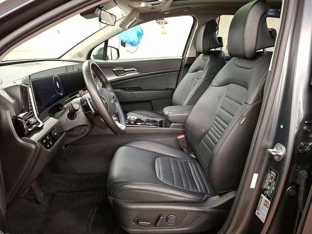 Photo of 2023 Shadow Matte Gray Kia Sportage Hybrid