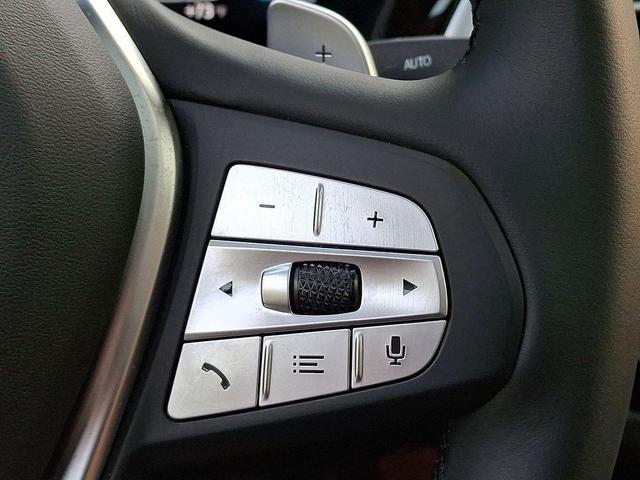 Photo of 2025 Gray BMW X4