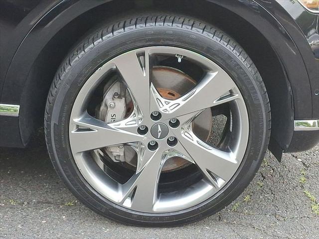Photo of 2023 Vik Black Genesis GV80
