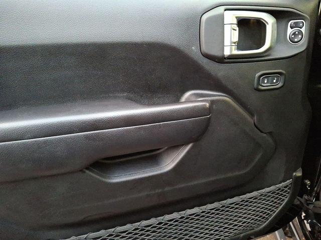 Photo of 2021 Black Clearcoat Jeep Gladiator