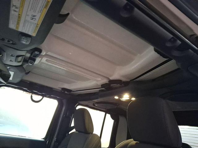 Photo of 2021 Black Clearcoat Jeep Gladiator