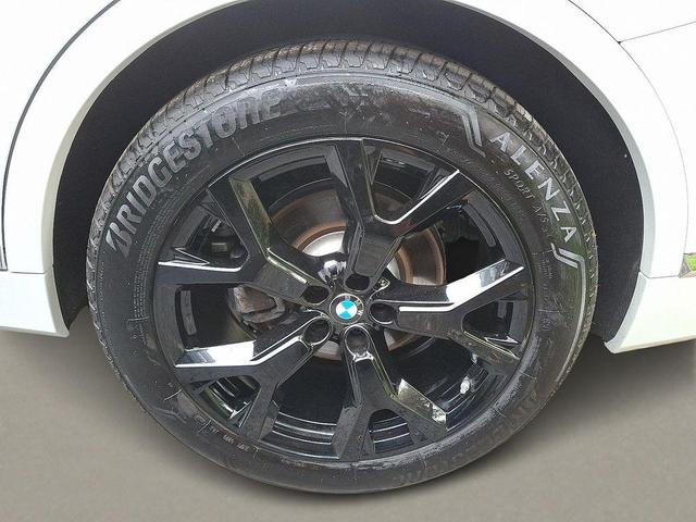 Photo of 2025 Mineral White Metallic BMW X7