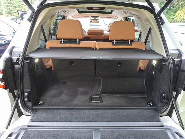 Photo of 2025 Mineral White Metallic BMW X7