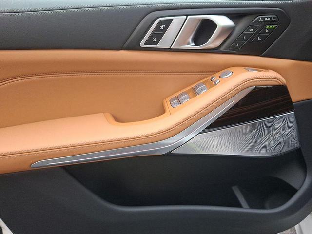 Photo of 2025 Mineral White Metallic BMW X7
