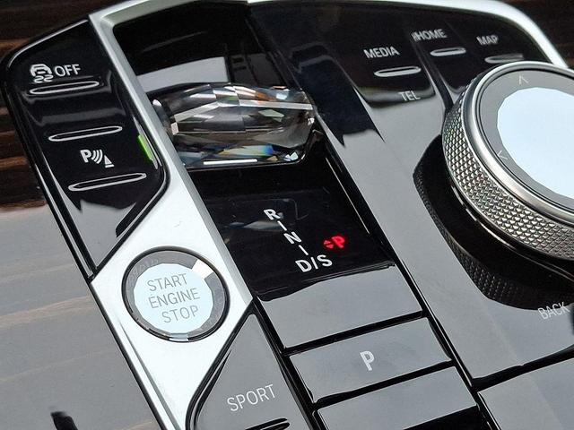 Photo of 2025 Mineral White Metallic BMW X7