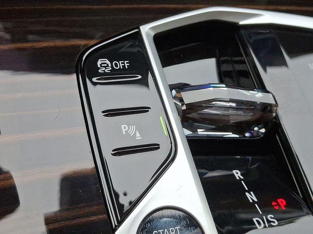 Photo of 2025 Mineral White Metallic BMW X7