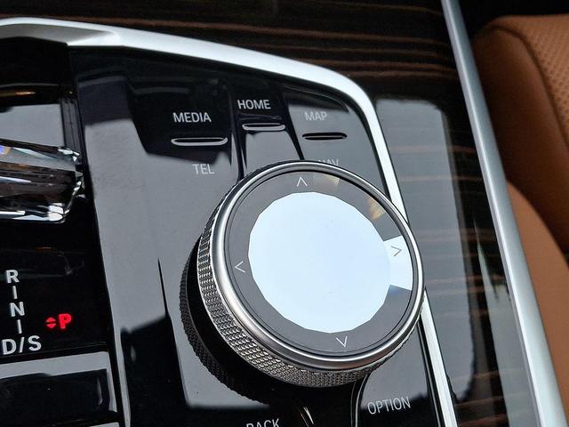 Photo of 2025 Mineral White Metallic BMW X7