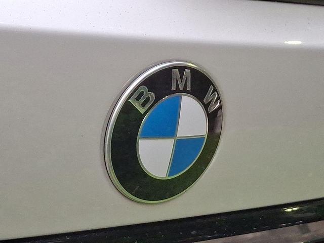 Photo of 2025 Mineral White Metallic BMW X7