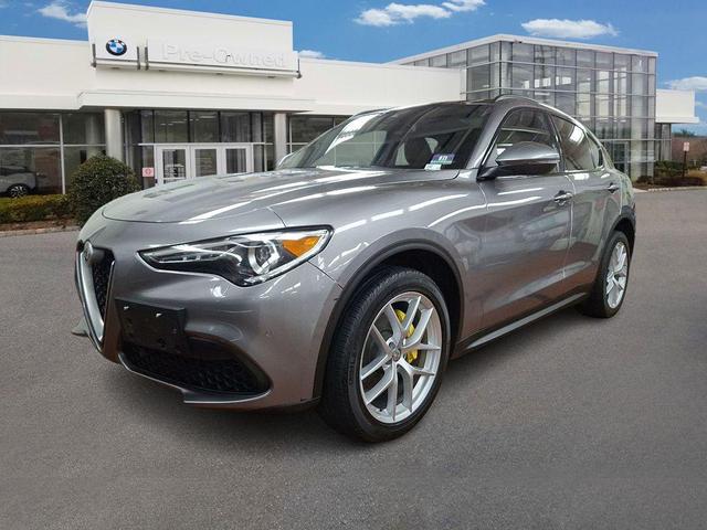 Photo of 2018 Stromboli Gray Metallic Alfa Romeo Stelvio