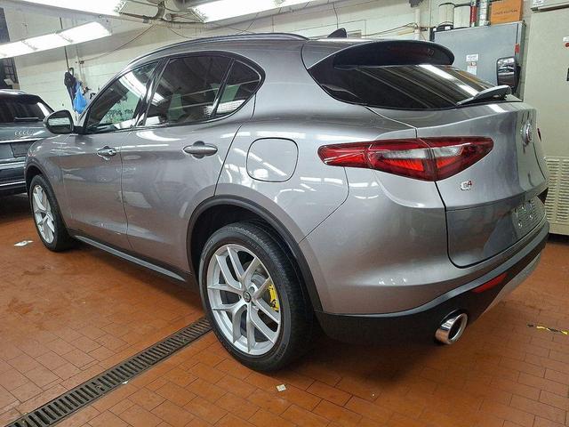 Photo of 2018 Stromboli Gray Metallic Alfa Romeo Stelvio