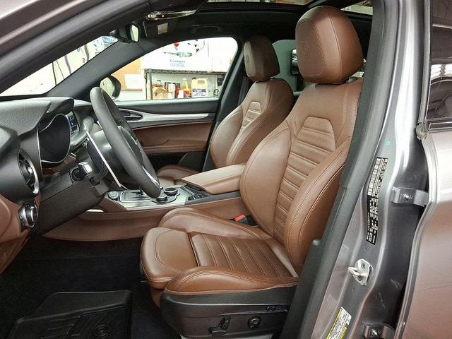 Photo of 2018 Stromboli Gray Metallic Alfa Romeo Stelvio