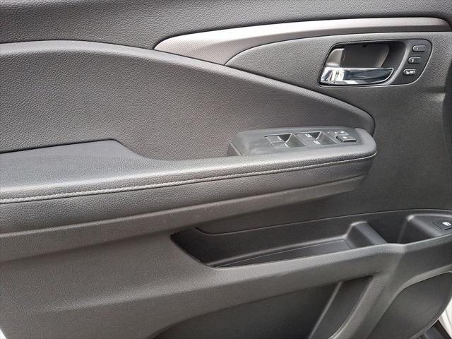 Photo of 2023 Platinum White Pearl Honda Ridgeline