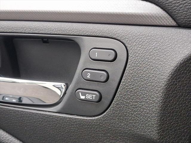 Photo of 2023 Platinum White Pearl Honda Ridgeline