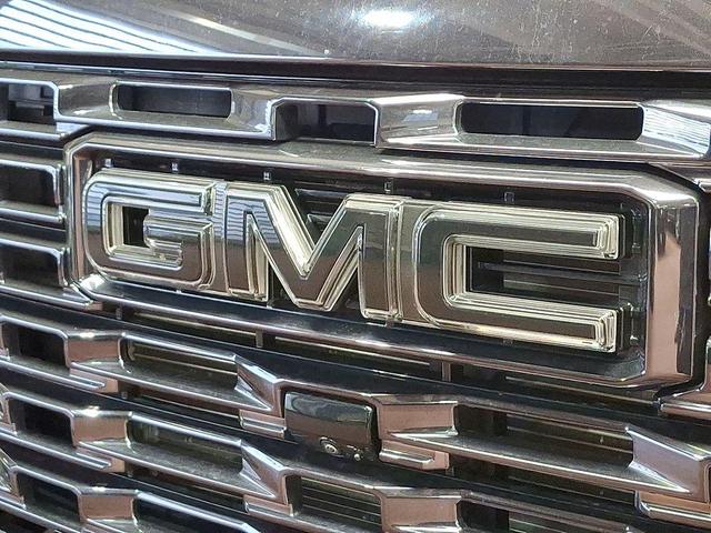 Photo of 2024 Onyx Black GMC Sierra 2500