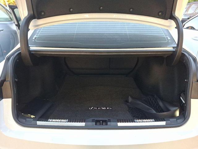Photo of 2022 Ultra White Lexus IS 350