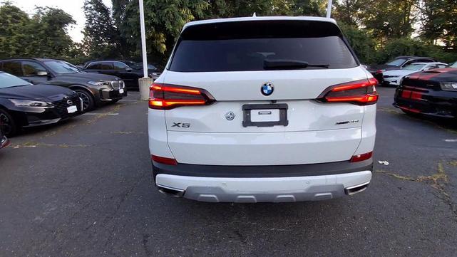 Photo of 2022 Alpine White BMW X5