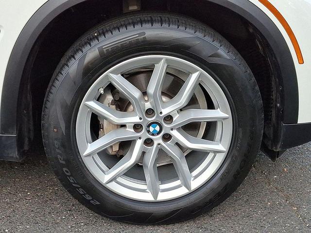 Photo of 2022 Alpine White BMW X5