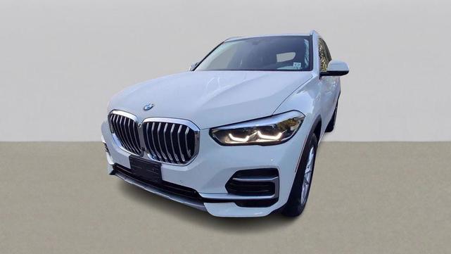 Photo of 2022 Alpine White BMW X5