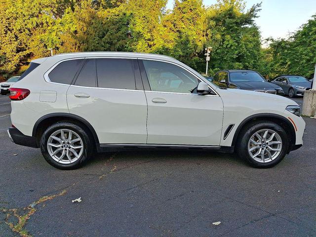 Photo of 2022 Alpine White BMW X5