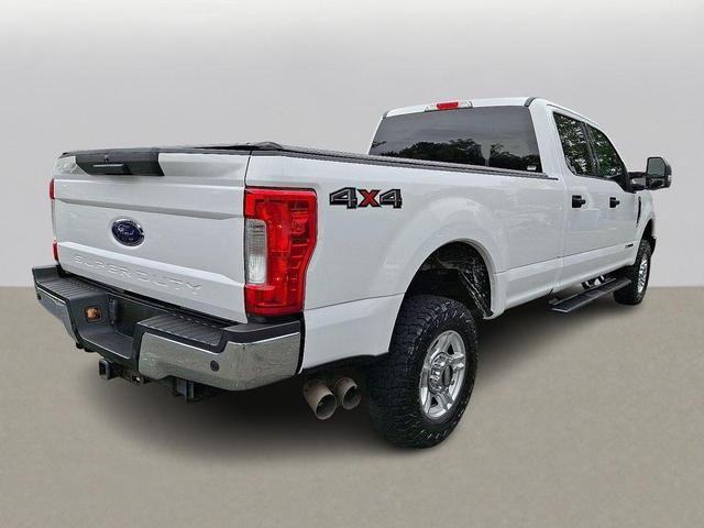 Photo of 2017 Oxford White Ford F-250