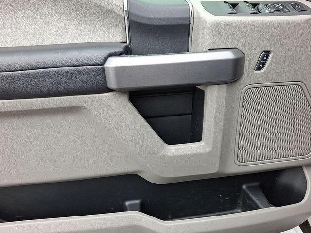 Photo of 2017 Oxford White Ford F-250