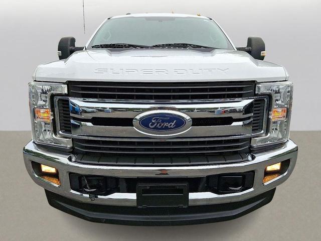 Photo of 2017 Oxford White Ford F-250