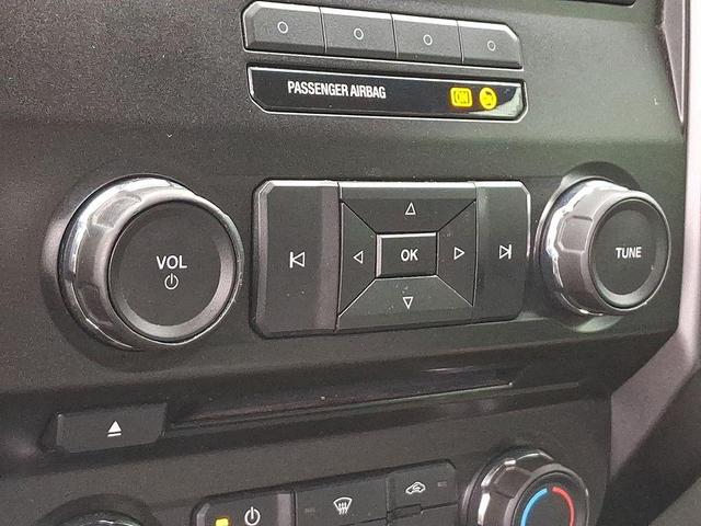 Photo of 2017 Oxford White Ford F-250