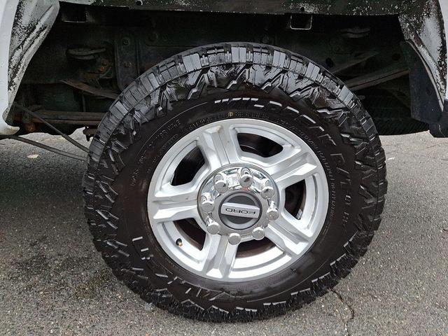 Photo of 2017 Oxford White Ford F-250