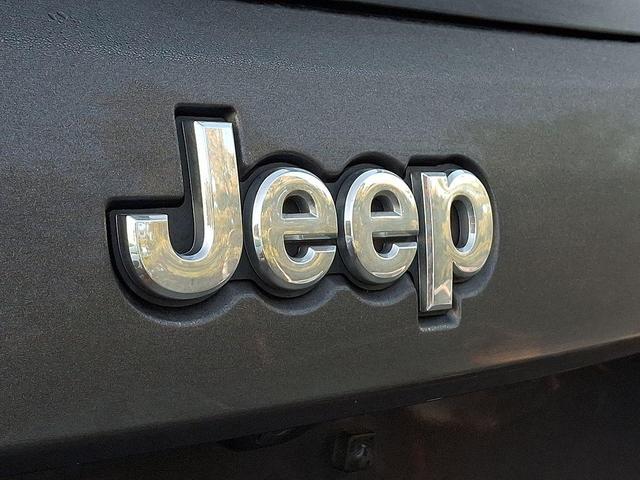 Photo of 2021 Granite Crystal Metallic Clearcoat Jeep Grand Cherokee