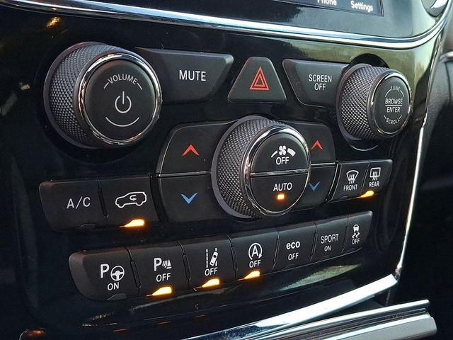 Photo of 2021 Granite Crystal Metallic Clearcoat Jeep Grand Cherokee