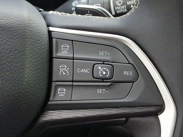 Photo of 2024 Bright White Clearcoat Jeep Grand Cherokee L