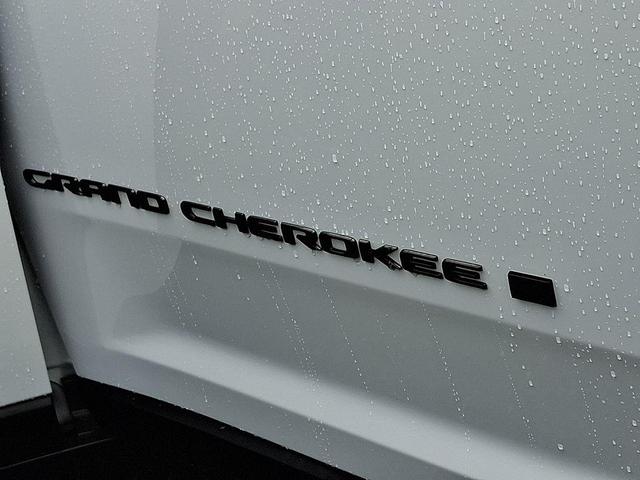Photo of 2024 Bright White Clearcoat Jeep Grand Cherokee L