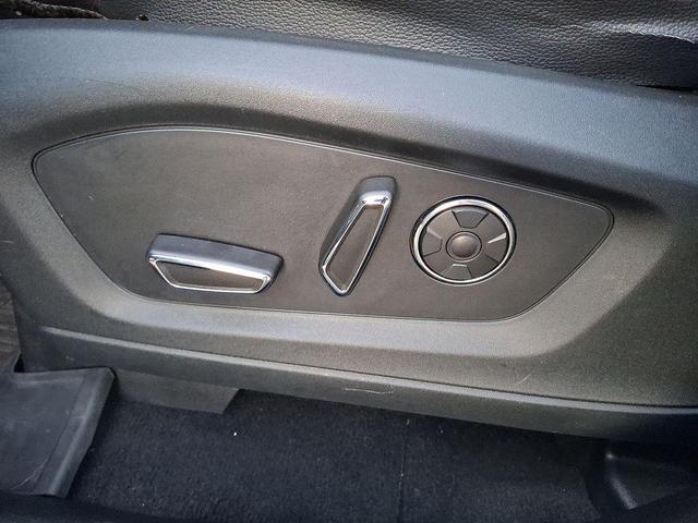 Photo of 2020 Agate Black Metallic Ford Explorer
