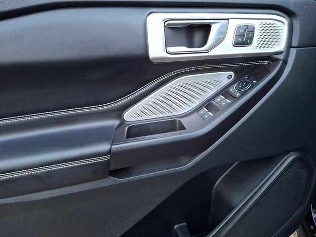 Photo of 2020 Agate Black Metallic Ford Explorer