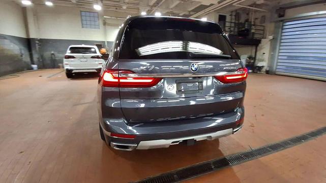 Photo of 2022 Arctic Grey Metallic BMW X7
