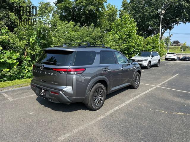 Photo of 2022 Gun Metallic Nissan Pathfinder