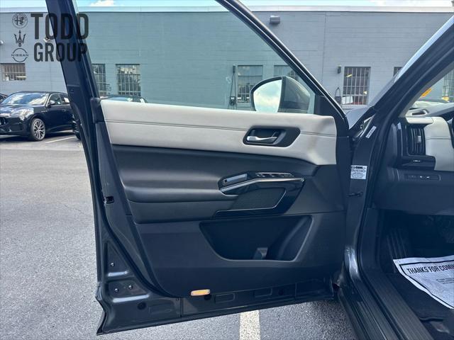 Photo of 2022 Gun Metallic Nissan Pathfinder