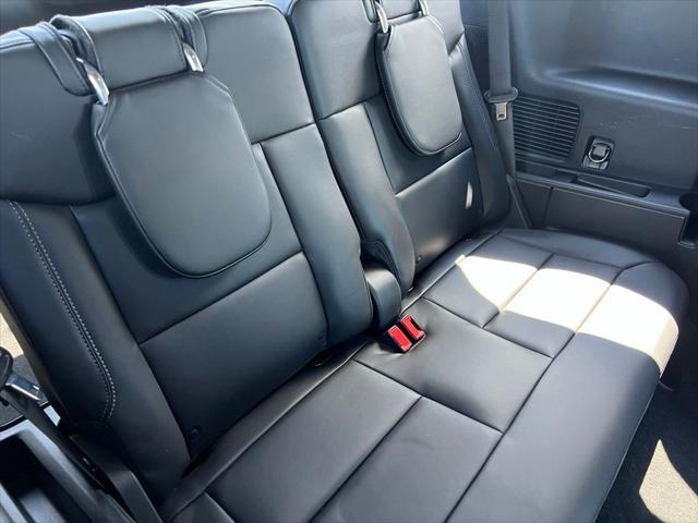 Photo of 2022 White Metallic Ford Explorer