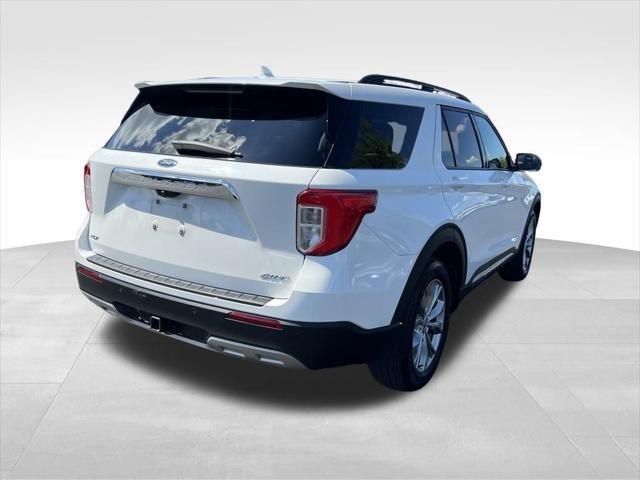 Photo of 2022 White Metallic Ford Explorer