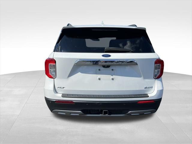 Photo of 2022 White Metallic Ford Explorer