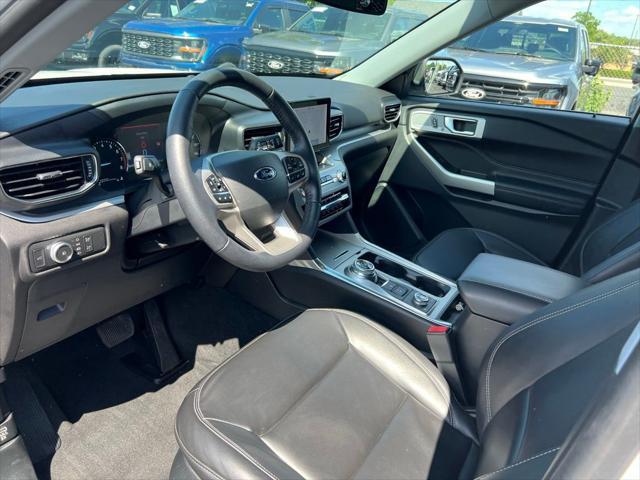 Photo of 2022 White Metallic Ford Explorer