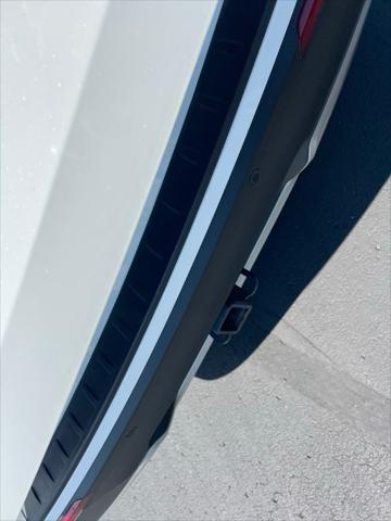 Photo of 2022 White Metallic Ford Explorer