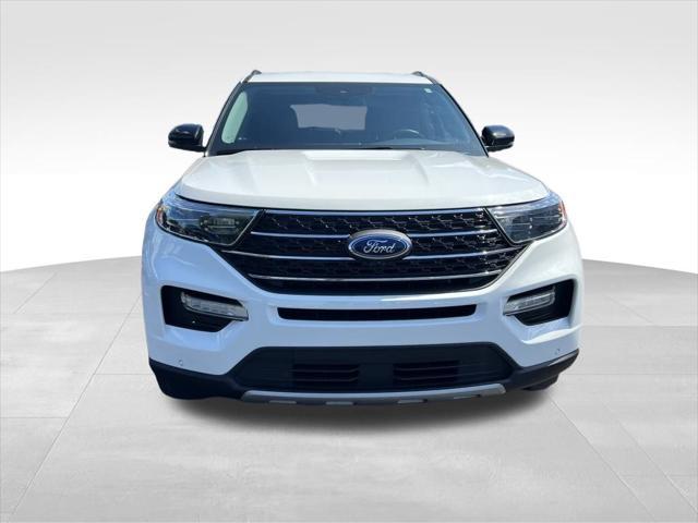 Photo of 2022 White Metallic Ford Explorer