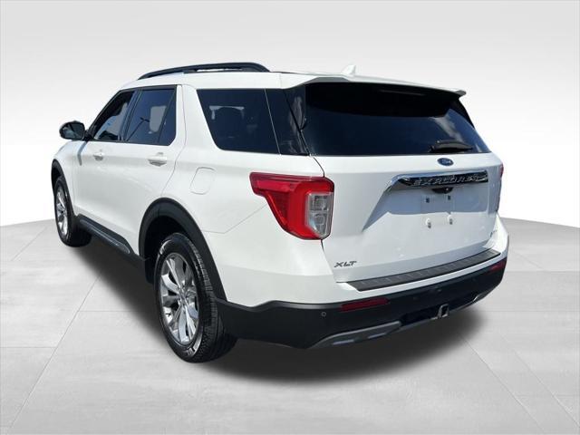 Photo of 2022 White Metallic Ford Explorer