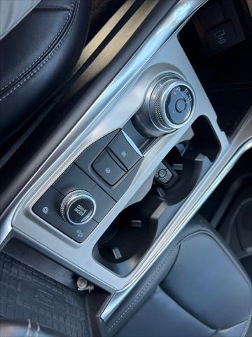Photo of 2022 White Metallic Ford Explorer