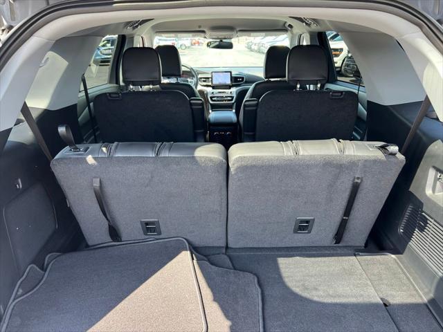 Photo of 2022 White Metallic Ford Explorer