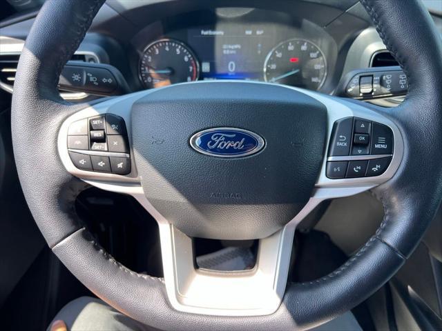 Photo of 2022 White Metallic Ford Explorer