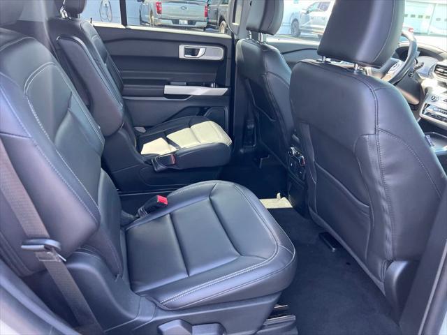 Photo of 2022 White Metallic Ford Explorer