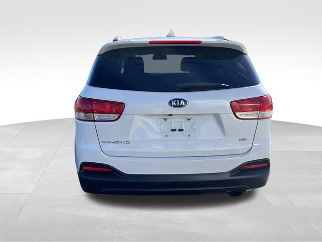 Photo of 2016 Snow White Pearl Kia Sorento