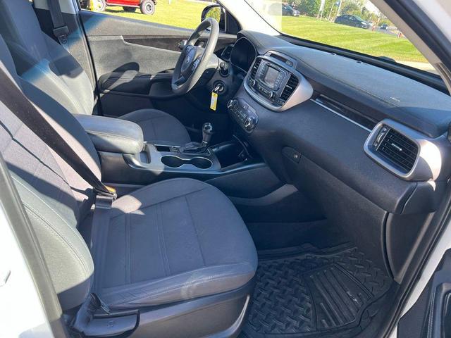 Photo of 2016 Snow White Pearl Kia Sorento